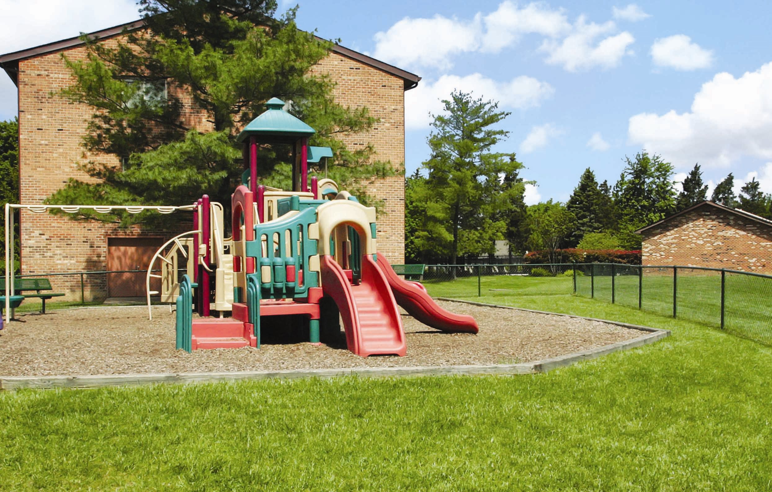 The Manor/The Manor East Apartments Apartments in Leesburg, VA